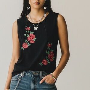 Vintage Y2K Black Red Rose floral embroidered Tank Top
Gives Ed Hardy Tattoo